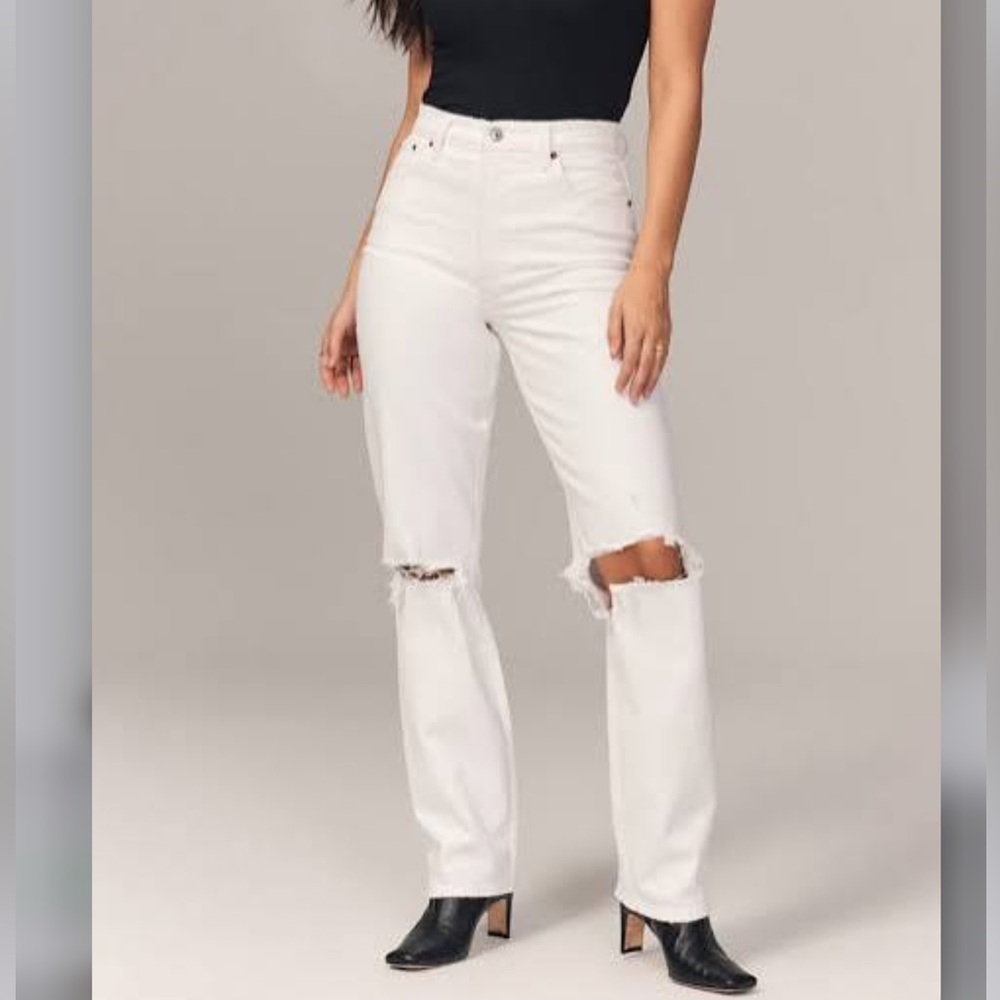 Abercrombie & Fitch The 90s Straight Ultra High Rise in White with Knee Destroy
